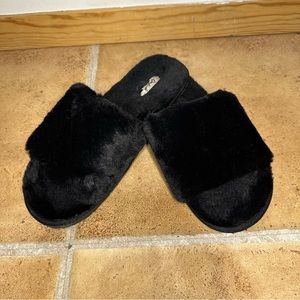 Qupid Faux fur black slippers, size 10
